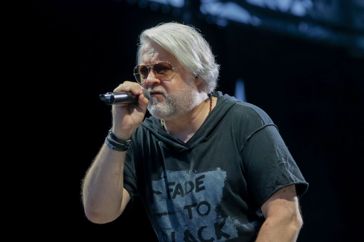 IRA frontman Artur Gadowski blackmailed by fan: "You killed my brother"
