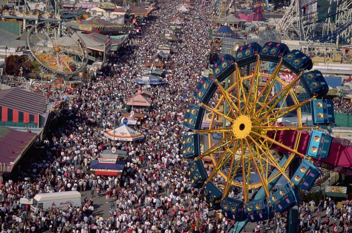 Oktoberfest: kufel piwa za 70 zł, kiełbasa za 80 zł