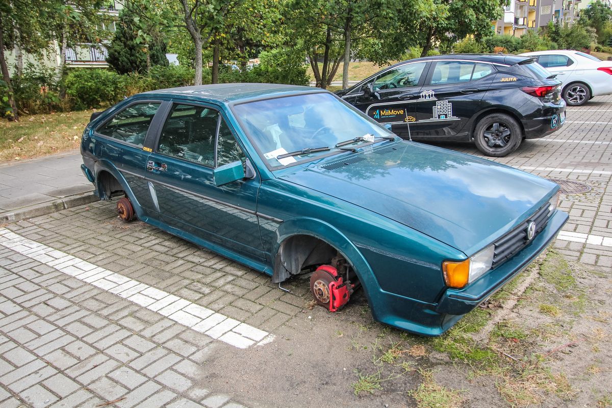 Usuwanie Opuszczonego Auta Z Parkingu Jak To Zrobic Autokult Pl