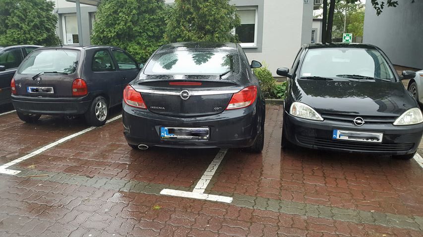 Kary Za Niewlasciwe Parkowanie Zajmowanie Dwoch Miejsc Parkingowych Autokult Pl