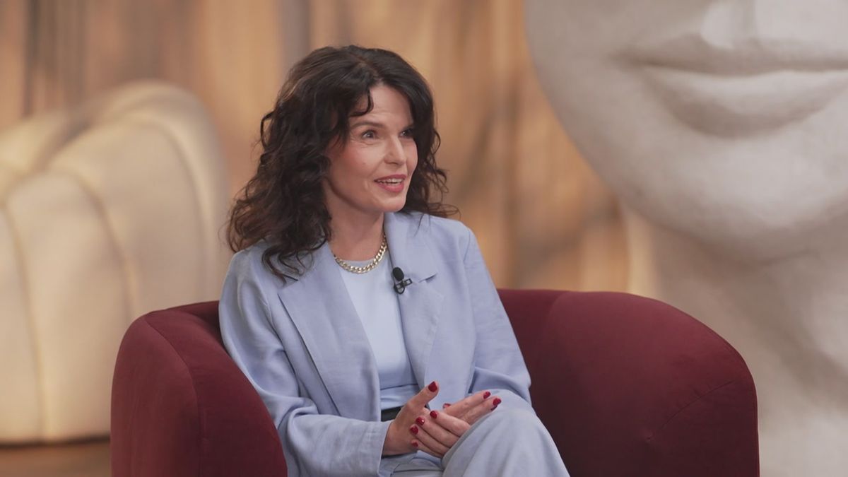 Author of "Love and Other Obsessions" on modern relationship pitfalls