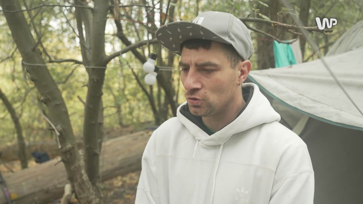 Tent dweller on Vistula loses bicycle earned from collecting bottles