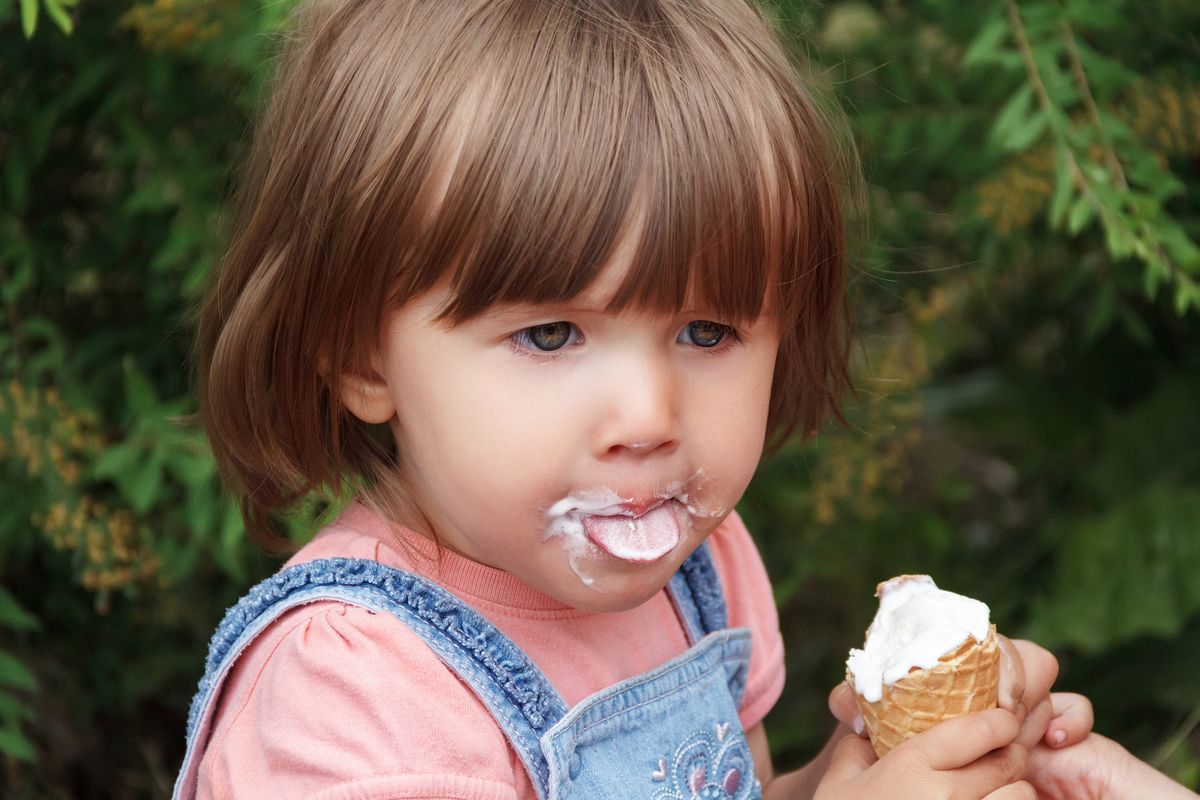 She ate ice cream and has. Жадина с мороженым. Ребенок ест мороженое на палочке. Cute-girl-put-out-tongue-portrait слюнки.