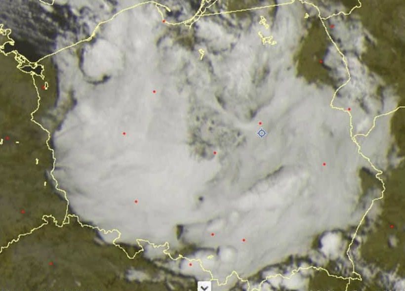 mapa chmur nad polska Tylko nad całą Polską ciemne chmury Sprawdziliśmy, to nie jest 