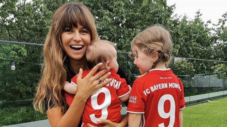 Excited Anna Lewandowska With Daughters Supports Lew In The Final Of The Champions League Photo World Today News