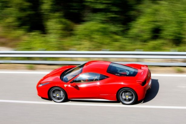 Ferrari jak Kia 7 lat bezpłatnego serwisu Autokult.pl