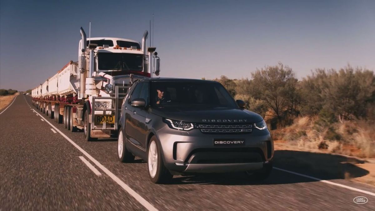 Land Rover Discovery holuje 110cio tonowy pociąg