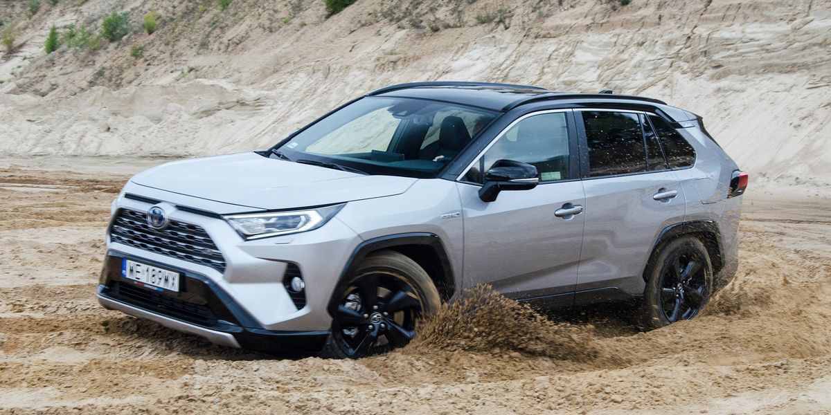 Toyota RAV4 2.5 Hybrid AWD test, opinia, jak jeździ w