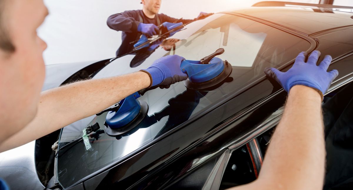 ściany Się Burzą Szyby Pękają Na Raz Na czym polega wymiana szyby samochodowej? | Autokult.pl