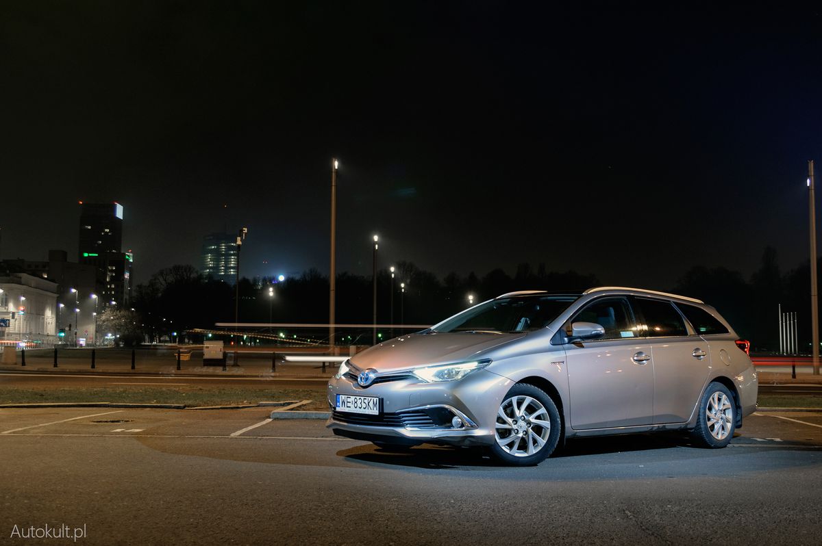 Toyota Auris Touring Sports Hybrid (2016) test, opinia