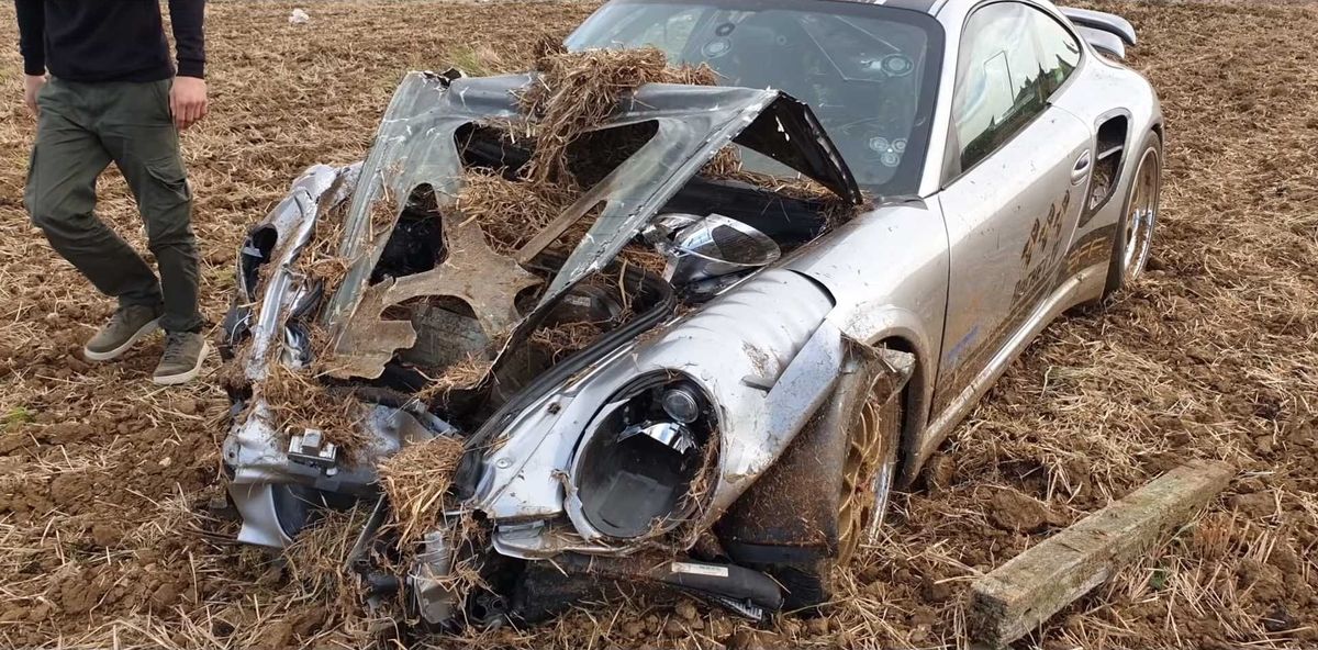 Porsche 911 wypadek gdzie, hamowanie, straty, zdjęcia