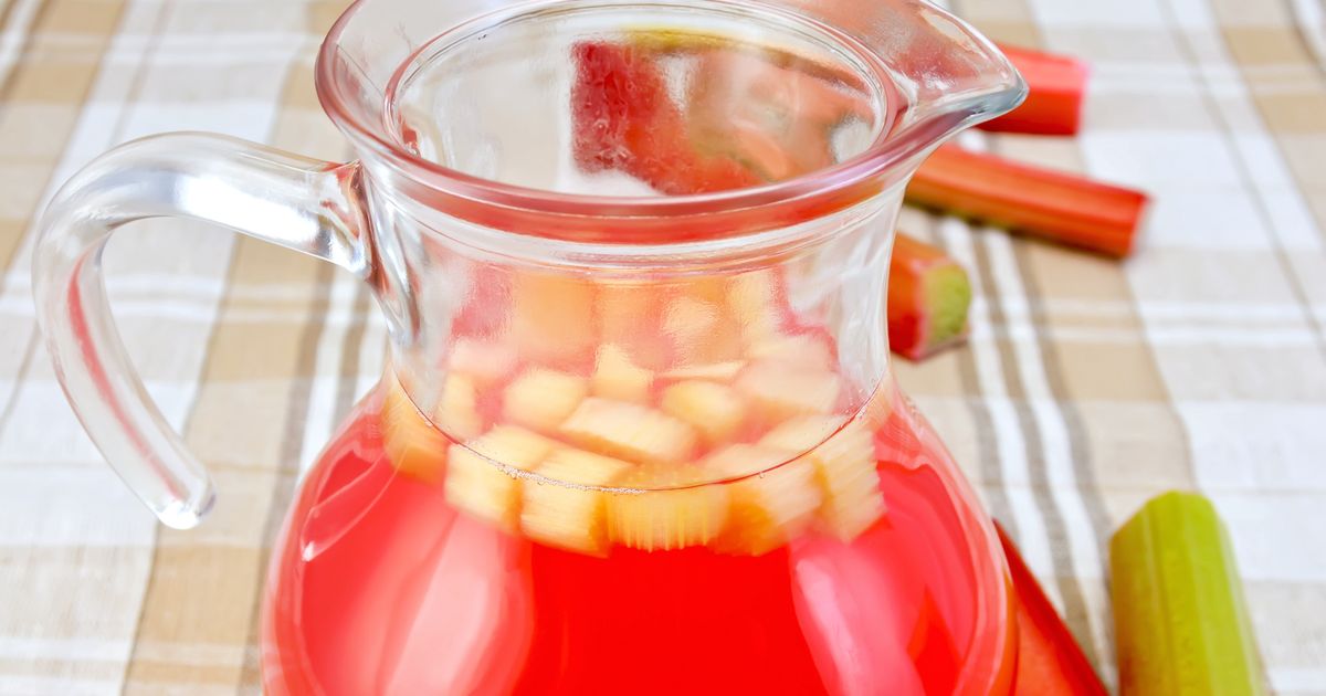 Kindheitserinnerungen im Glas: Wie man Rhabarberkompott macht