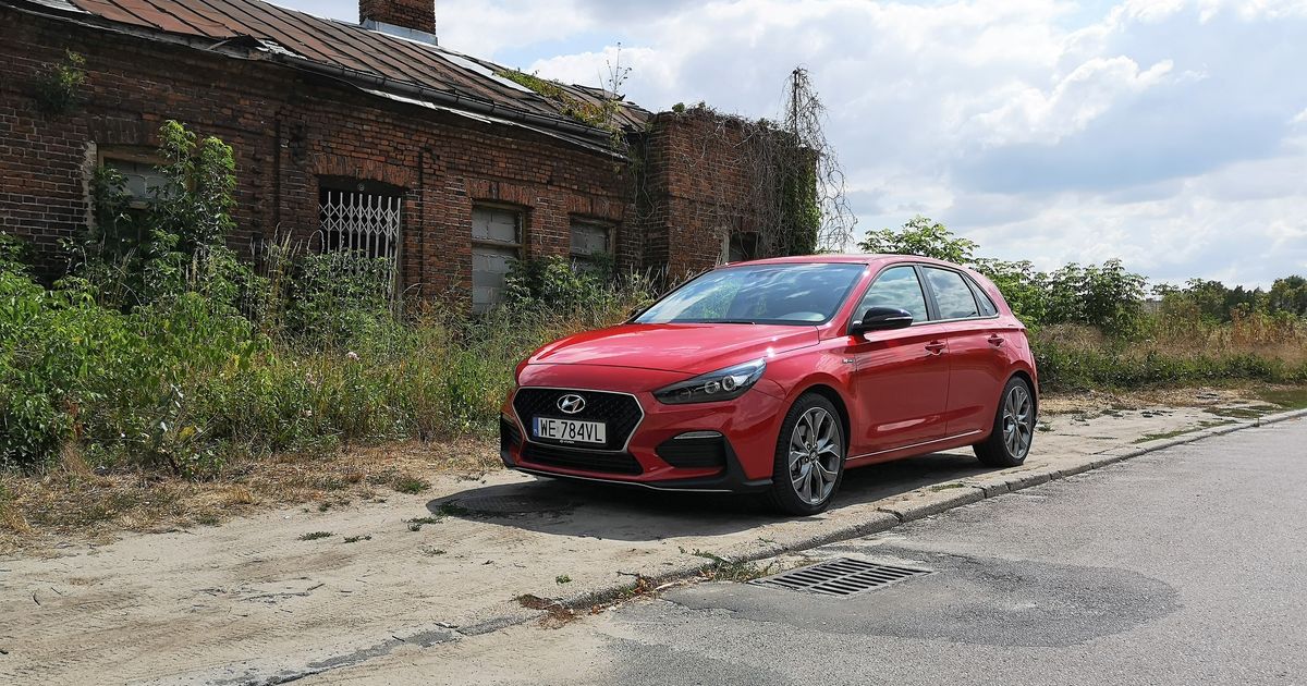 Hyundai i30 N-Line: Czy brak nawigacji i seryjne audio to problem?