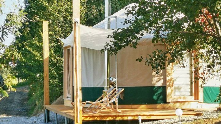 Glamping na wysokości i z pięknym widokiem. Zaplanuj urlop w Małopolsce!