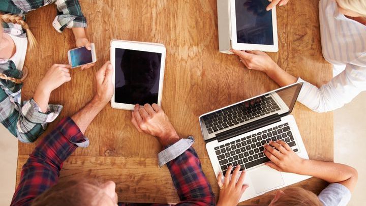 Nowinki technologiczne, które warto udostępnić gościom w obiekcie noclegowym