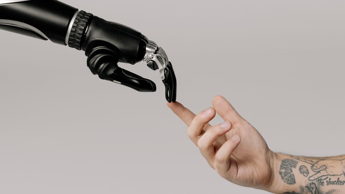 AI robot sztuczna inteligencja człowiek i maszyna robotyka