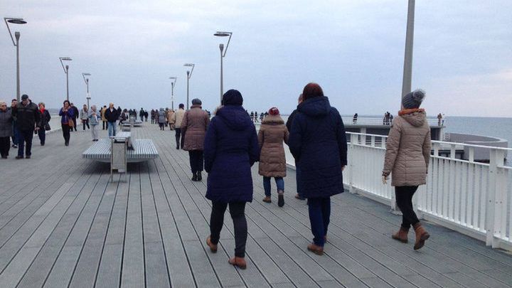 Spacer po kołobrzeskim molo
