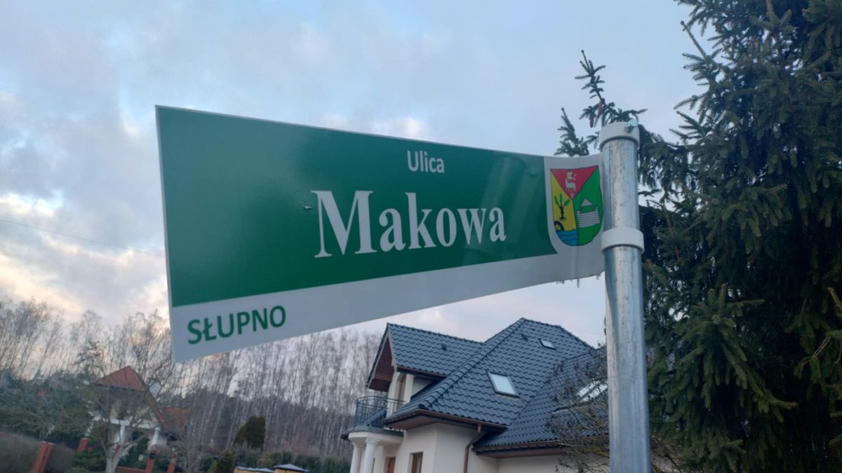 Zniszczone tablice informacyjne