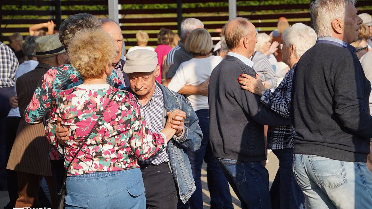 Seniorzy, Piła, Stadion Powiatowy w Pile, zabawa