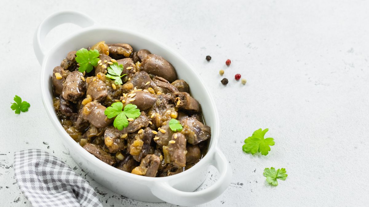 Gulasz z serc drobiowych z pieczarkami