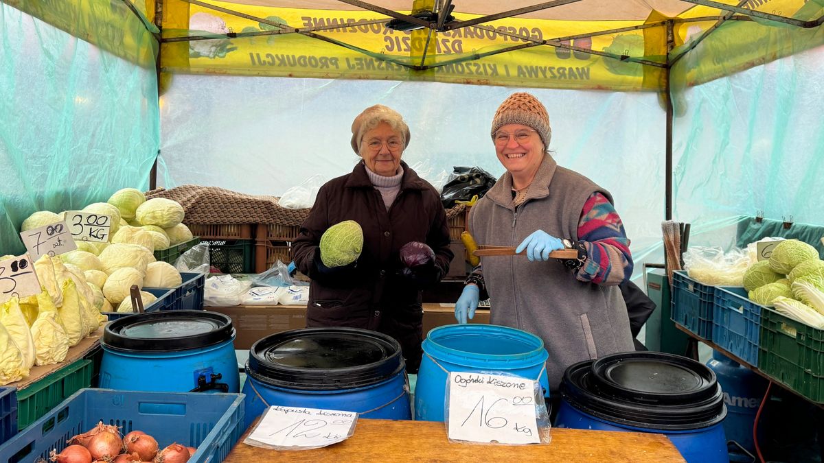 Stoisko z warzywami i kiszonkami z gospodarstwa rolnego Dziedzic