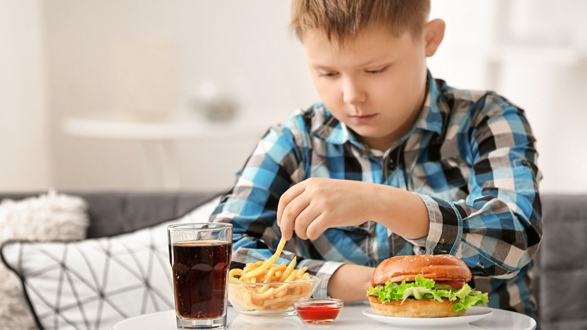 Dieta w dzieciństwie kształtuje na całe życie apetyt i metabolizm. Naukowcy odkrywają sposób na odwrócenie efektów „złej diety”