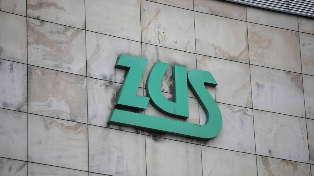 Centrala Zak�adu Ubezpiecze� Spo�ecznych
Warszawa, 12.01.2021. Logo ZUS na budynku Centrali Zak�adu Ubezpiecze� Spo�ecznych przy ul. Szamockiej 3/5 w stolicy, 12. bm. (ls/dw) PAP/Leszek Szyma�ski
Leszek Szyma�ski
Centrala Zak�adu Ubezpiecze� Spo�ecznych, logo, ul. Szamocka 3/5, zus