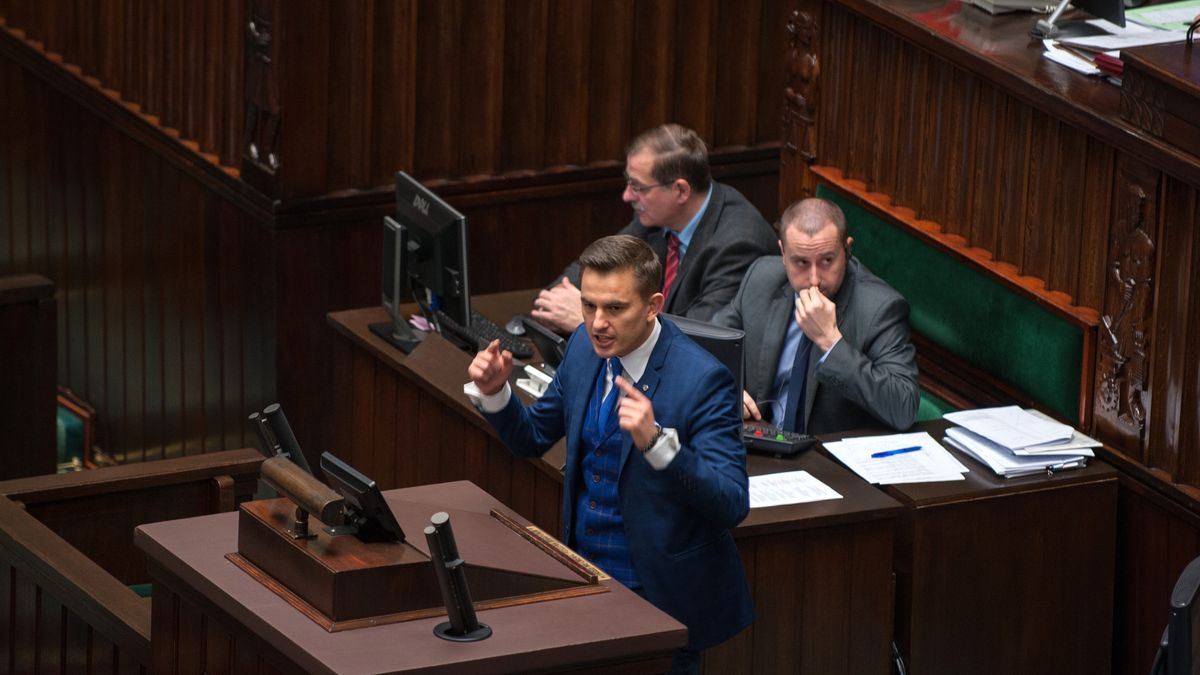 Arkadiusz Myrcha na mównicy sejmowej