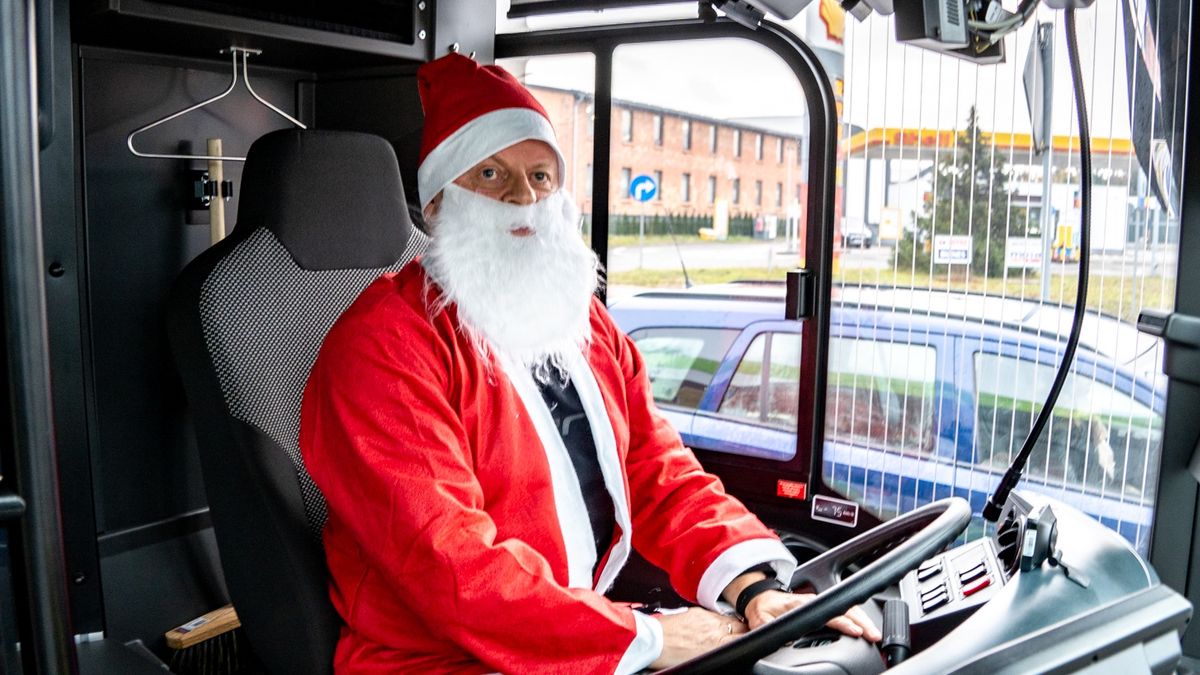 Świąteczny autobus w Pile