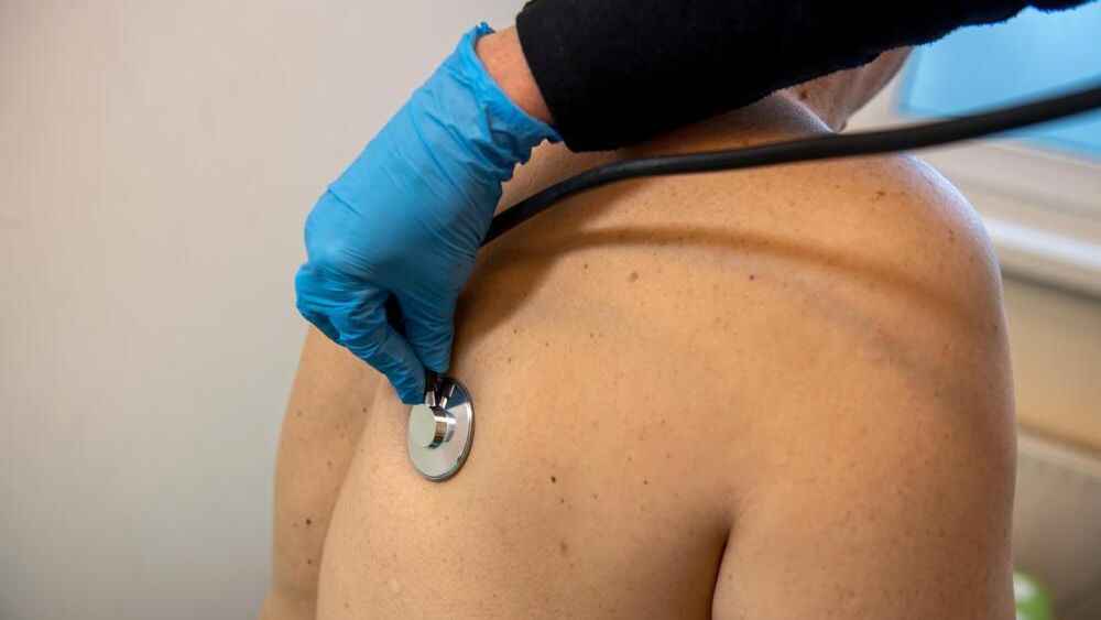 badanie
Grzegorz Micha�owski
ilustracja, pacjent, s�u�ba zdrowia, zdrowie, gabinet, lekarska, lekarski, przychodnia, badanie, lekarz, stetoskop