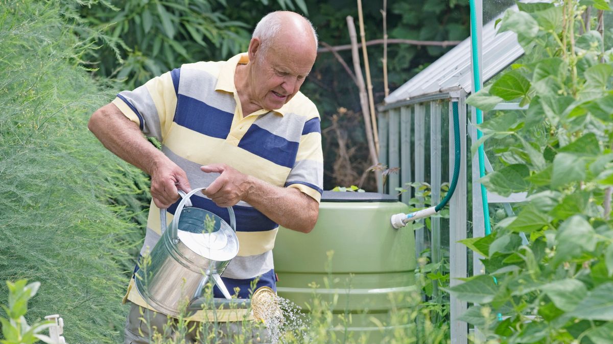 Zbiornik na deszczówkę przed zimą. Zrób to przed pierwszym mrozem