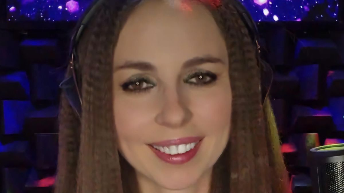 DJ Kasiula Dancing