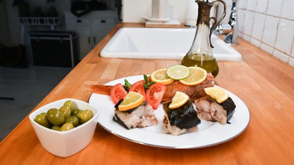 makrela i karmazyn
Warszawa, 30.01.2020. Makrela i karmazyn z pomidorami i cytryn�, 30 bm.
PAP/Andrzej Lange  
(al/awol)
Andrzej Lange
ilustracja, makrela, foto pnp, mi�ta, fotpnp, karmazyn, pomidor, plasterek, oliwa, cytryna, zio�a, zio�o, ga��zka, ga��zki, ryba, ryby, talerz, jedzenie, posi�ek, w�dzona, dzwonka, dzwonko