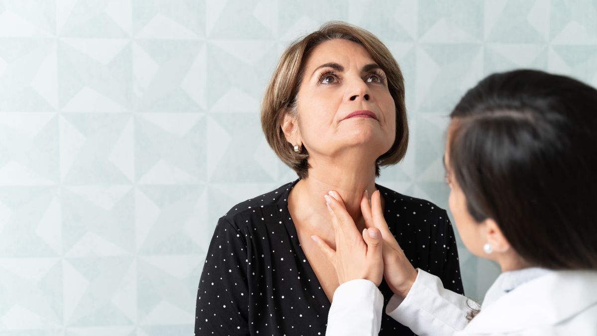 Endokrynolog w trakcie badania