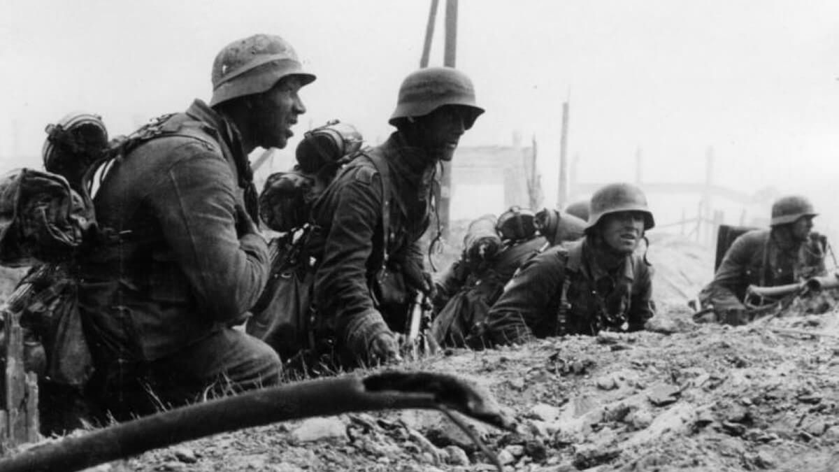 Niemiecka piechota przed atakiem w Stalingradzie