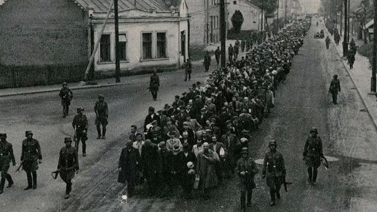 Więźniowie pierwszego transportu do Auschwitz 14 czerwca 1940