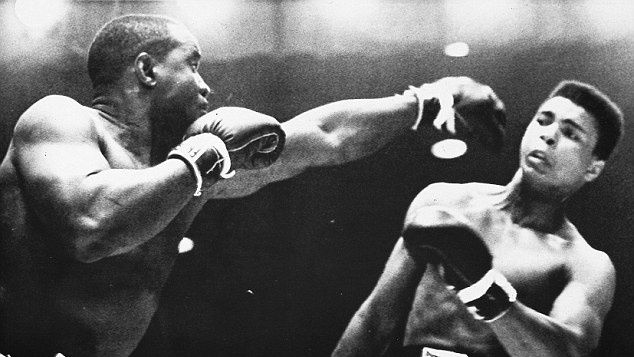 Sonny Liston i Cassius Clay w 1964 roku fot. domena publiczna