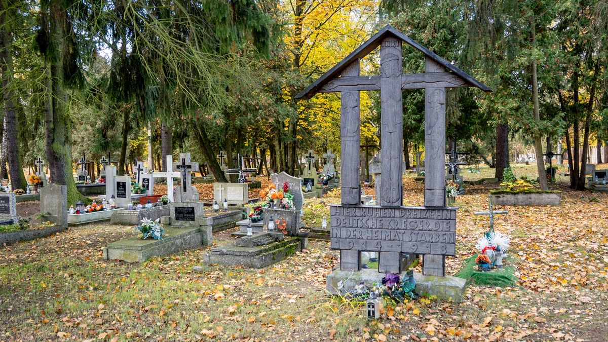 Cmentarz przy al. Powst. Wlkp. w Pile, dawny, stary, Piła