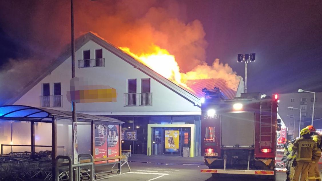 Potężny pożar dyskontu 