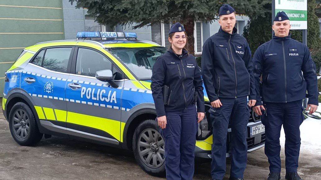 Uratowali kobietę ze stawu 