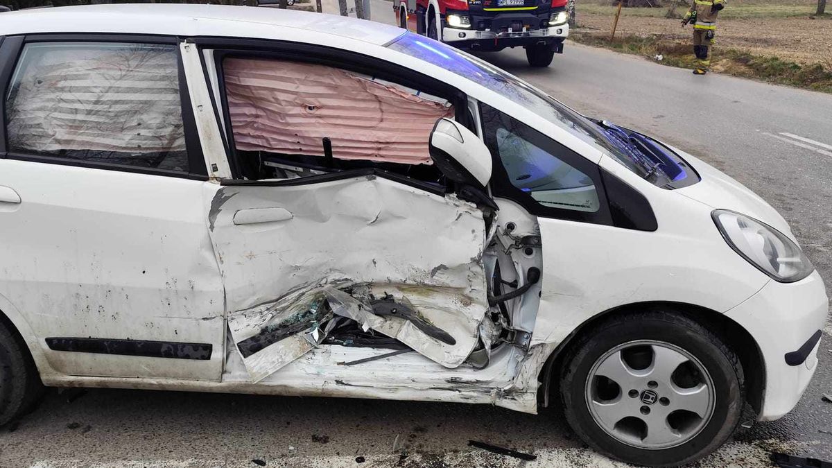 Zdarzenie drogowe w Rogozinie