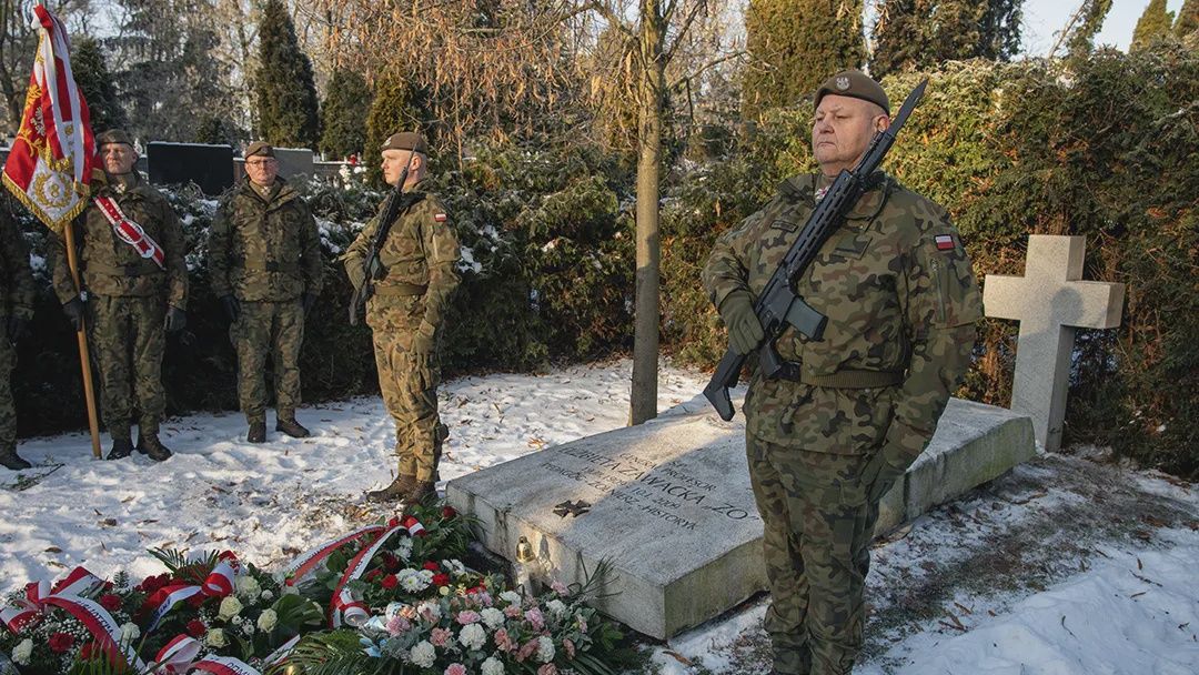 Pomnik gen. Elżbiety Zawackiej