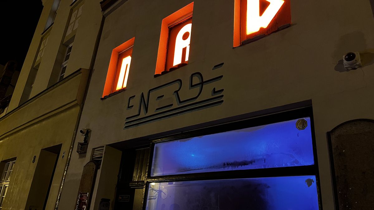 Wejście do lokalu NRD