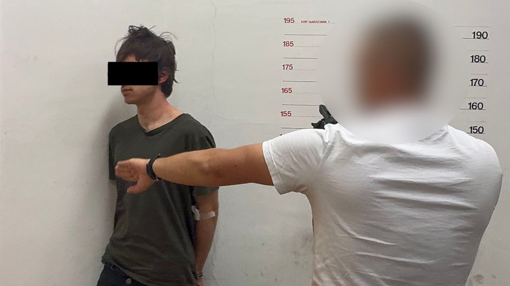 Mieszko R., zbrodnia, Uniwersytet Warszawski, 