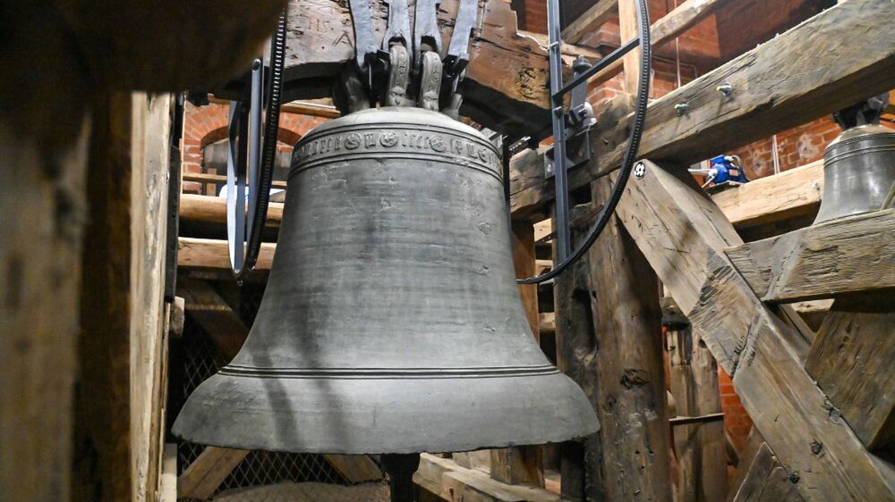 dzwon
Marcin Bielecki
dzwon, dzwony, instrument, odnowiony, remont, renowacja, dzwon dzwonu, jan maria, po renowacji, prezentacja prezentacji