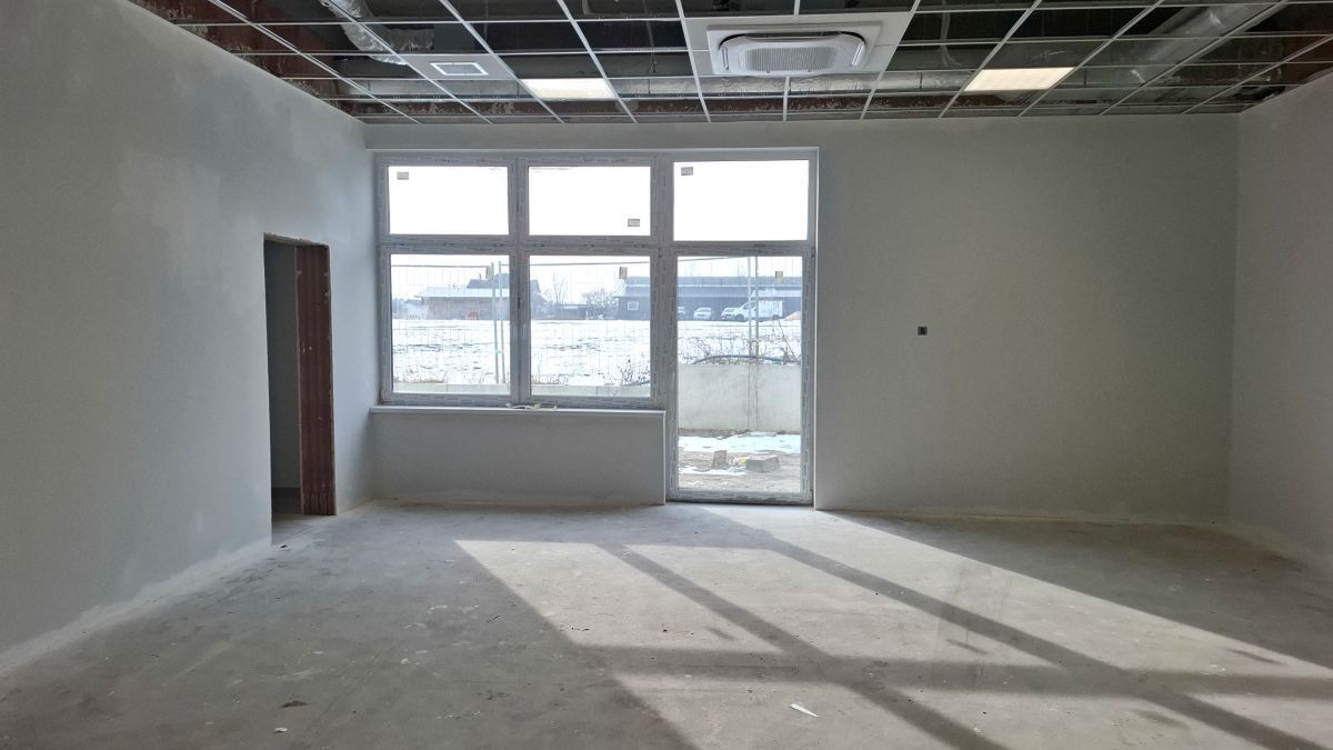 Budowa kompleksu przedszkolno-żłobkowego w Obrowie postępuje