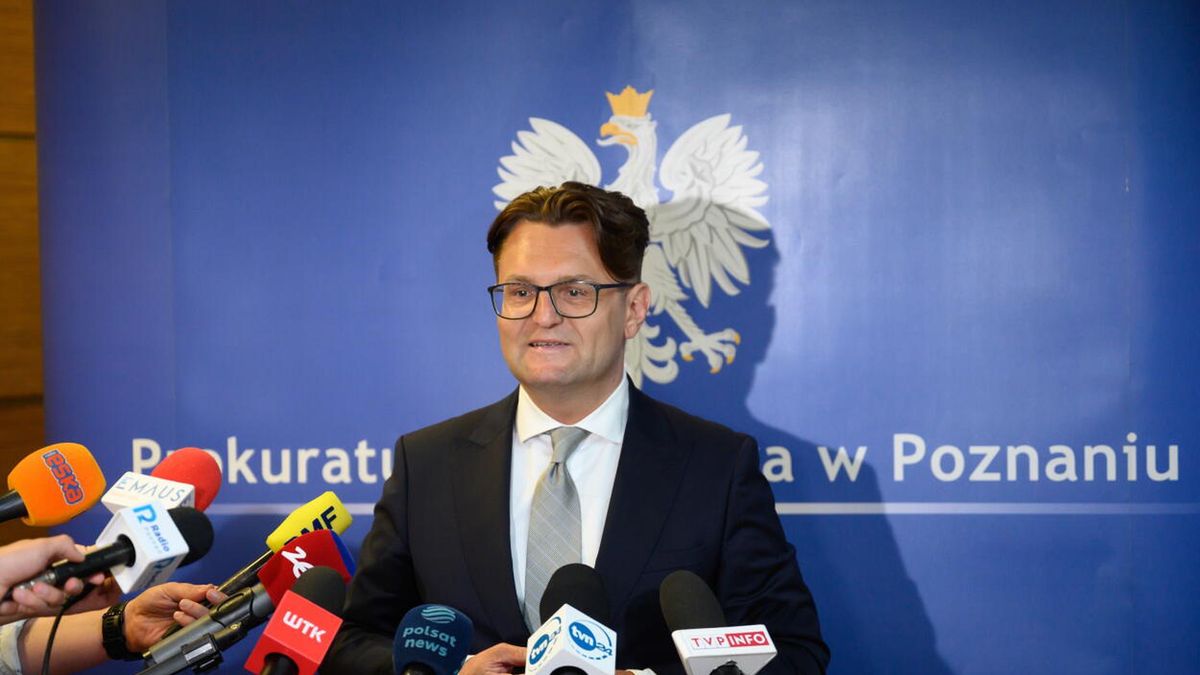 �ukasz Wawrzyniak
Jakub Kaczmarczyk
Adam R. konferencja prasowa, briefing, morderstwo w Gortatowie, prasowy, prokurator �ukasz Wawrzyniak, prokuratura, zatrzymanie Adama R., 39 latka, 39-latka, kobieta, zamordowana
