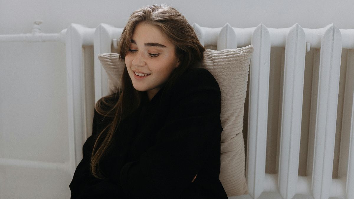 ogrzewanie, kaloryfer, dziewczyna