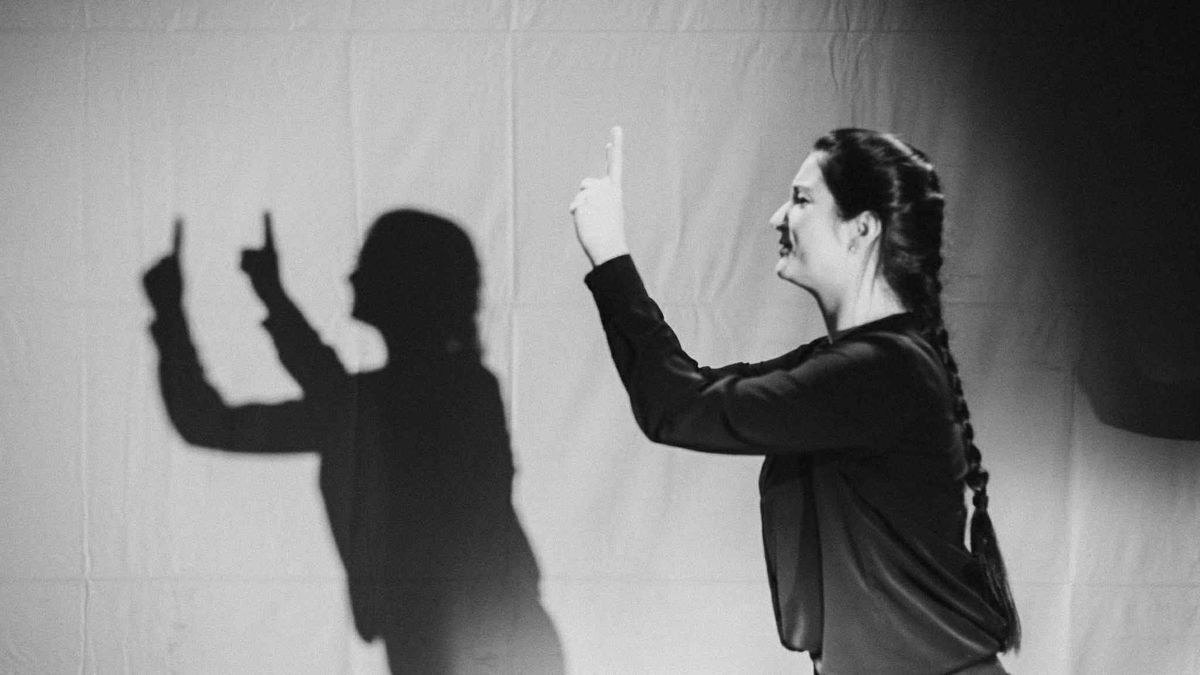 Sonia w trakcie tłumaczenia spektaklu na PJM