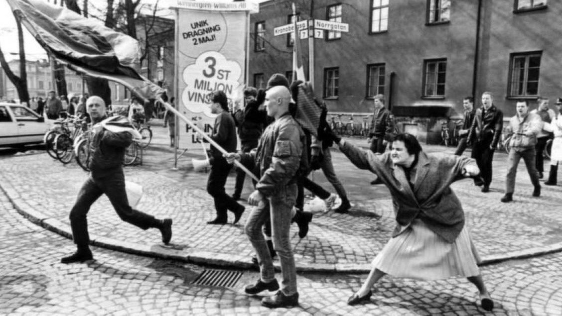 Kobieta z torebką 1985